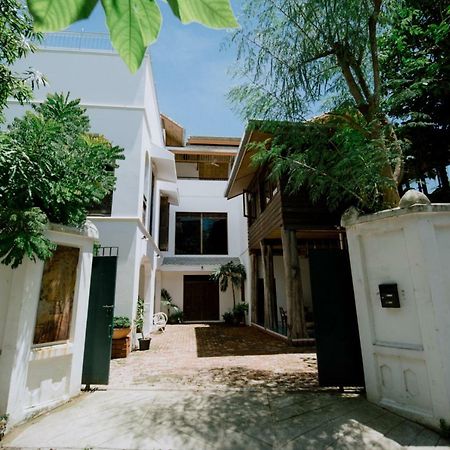 Mammoth Art Studio Pool Villa In Old City Chiang Mai Exterior foto