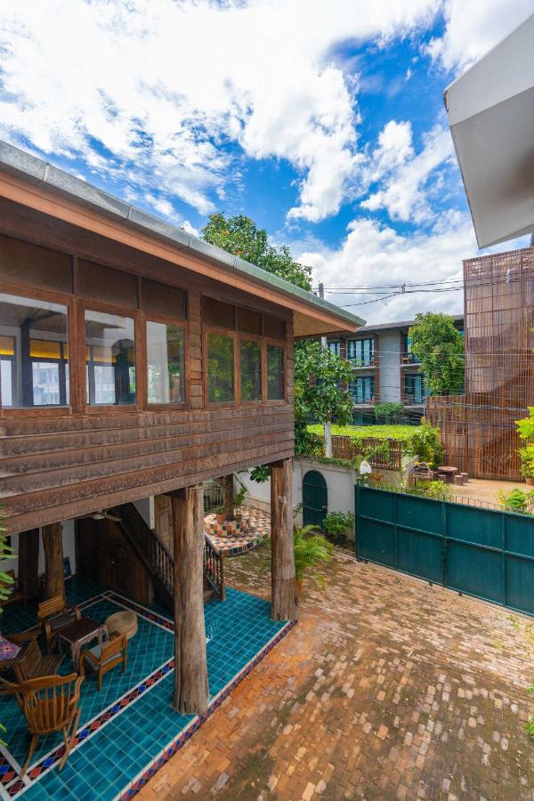 Mammoth Art Studio Pool Villa In Old City Chiang Mai Exterior foto