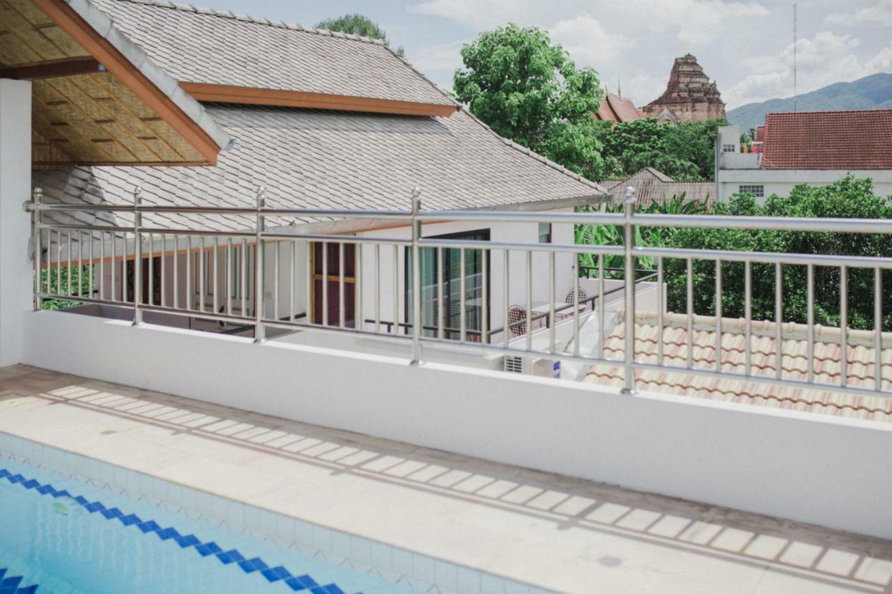 Mammoth Art Studio Pool Villa In Old City Chiang Mai Exterior foto